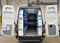 01_Crafter VW transformado en taller móvil con muebles y accesorios para energías renovables