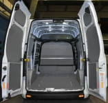 01_Ford Custom con revestimiento completo para transporte de máquinas industriales