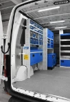 02_Colgante con contenedores de plástico transparente con mínimo espacio ocupado en Sprinter