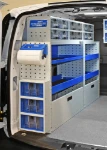 02_Contenedores de plástico transparente y repisas en Caddy para asistencia técnica aparatos aire acondicionado