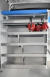 03_Serie de estantes en acero para extintores en furgoneta