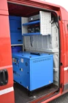 04_Separador de carga de la furgoneta para bomberos con generador compresor y colgante