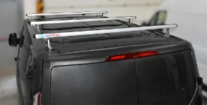 05_Barras portatodo con Ultrasilent en el techo del Custom Ford