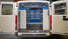 EQUIPAMIENTO FURGONETA TALLER IVECO DAILY 2000 L2 H1 01a