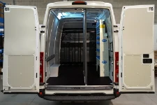 EQUIPAMIENTO FURGONETA TALLER MÓVIL EN IVECO DAILY 2000 L2 H2 07a