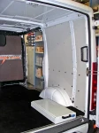 EQUIPAMIENTO IVECO DAILY 2000 L1 H1 03c