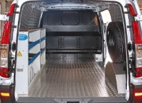 EQUIPAMIENTO PARA FURGONETA MERCEDES VITO 2004  L1 H1 08a