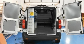 ESTANTERÍAS PARA FURGONETAS EN CITROEN JUMPY 2016 L2 H1 08a