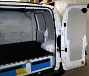 FOTO EQUIPAMIENTO PEUGEOT BIPPER 2007 09c