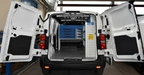 FOTO ESTANTERÍAS PARA FURGONETAS EN CITROEN JUMPY 2016 L2 H1 09a