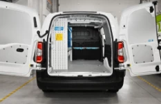 FOTO MOBILIARIO VEHÍCULOS COMERCIALES EN PEUGEOT PARTNER 2018 L2 10a