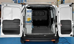 IMAGEN EQUIPAMIENTO FIAT DOBLÒ 2010 L1 H1 09a
