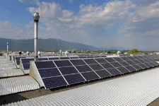 Instalación fotovoltaica sobre el tejado del establecimiento de Via Portile.