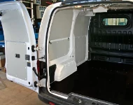 Plataforma en madera y paneles laterales en chapa para Nissan NV200
