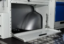 Protector del paso de rueda con puertas de apertura total