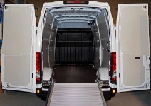 Daily Iveco 2014 con rampa de carga plegable en aluminio