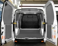 Ford Custom con revestimiento interno